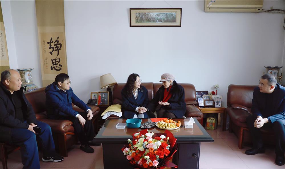 歲寒情深，新春送暖！ 濟南產(chǎn)發(fā)集團黨委書記、董事長黃蓓走訪慰問離退休老干部